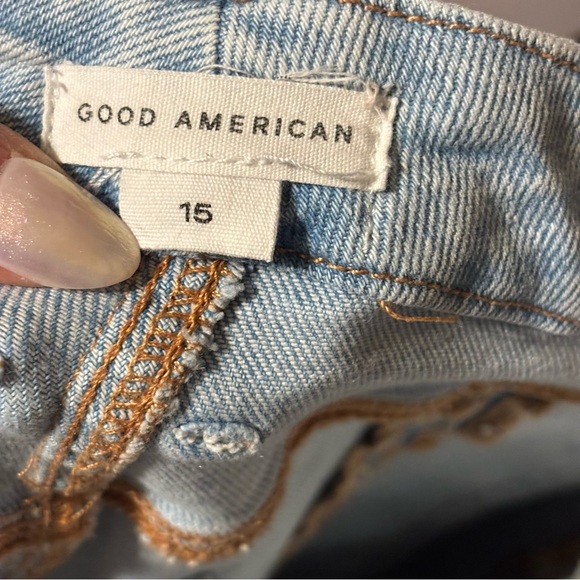 TRENDY Good American Light Blue Sz 15 Good Legs Crop RawHem SplitHem Jeans - Picture 3 of 12